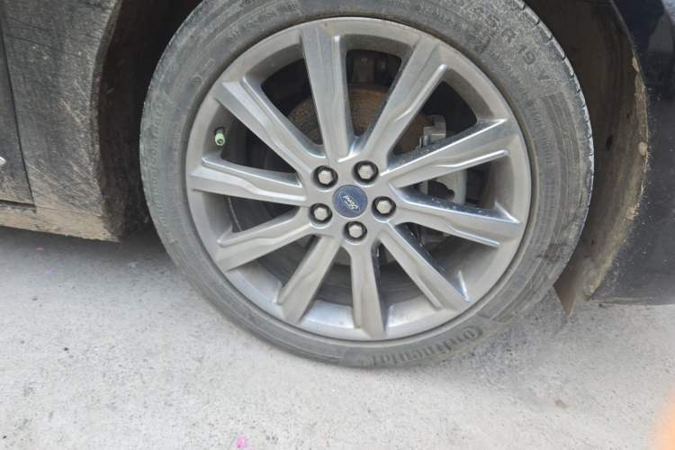 Used Ford Taurus 2019 EcoBoost 245 Premium Edition Right Front Wheel Hub