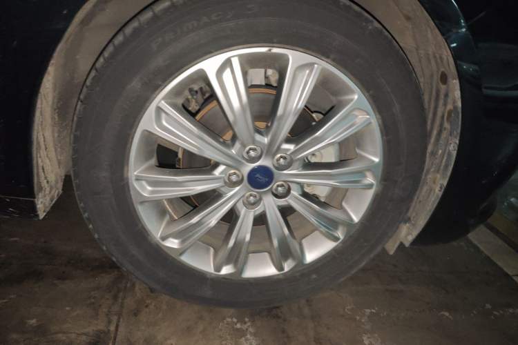 Used Ford Taurus 2019 EcoBoost 245 Comfort Edition Right Front Wheel Hub