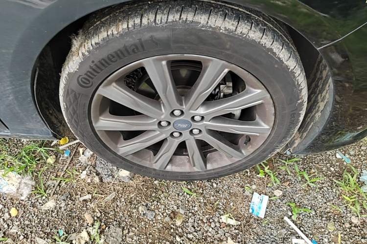 Used Ford Taurus 2019 EcoBoost 245 Premium Edition Right Front Wheel Hub