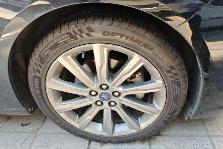 Used Ford Taurus 2019 EcoBoost 245 Premium Edition Right Front Wheel Hub