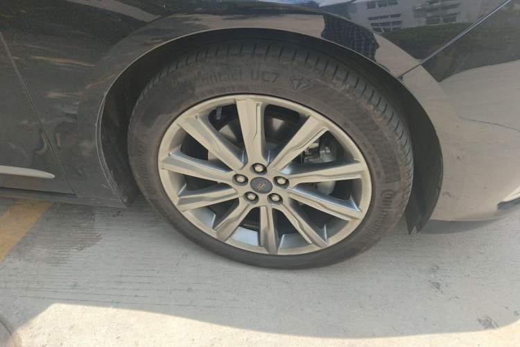 Used Ford Taurus 2019 EcoBoost 245 Premium Edition Right Front Wheel Hub