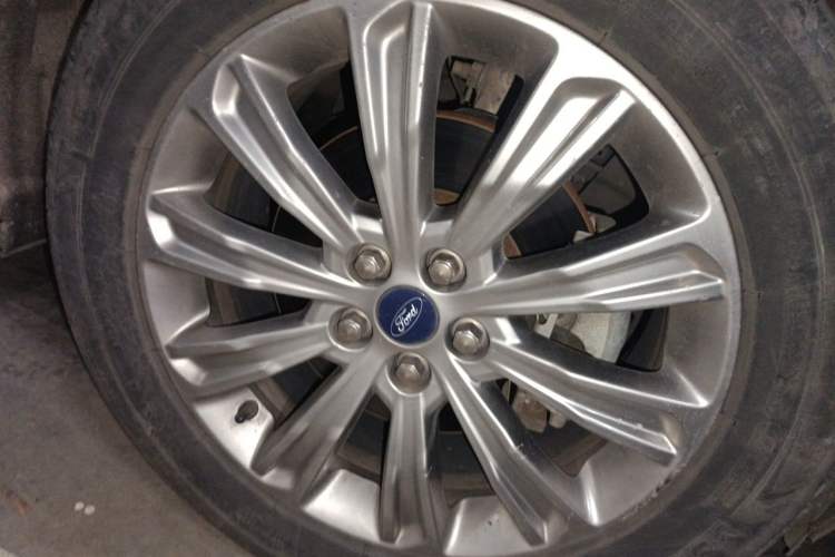 Used Ford Taurus 2019 EcoBoost 245 Comfort Edition Right Front Wheel Hub