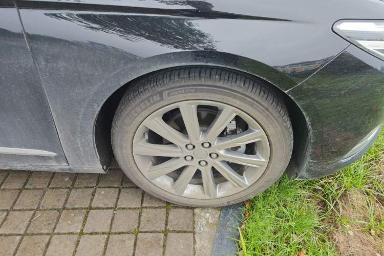 Used Ford Taurus 2019 EcoBoost 245 Premium Edition Right Front Wheel Hub
