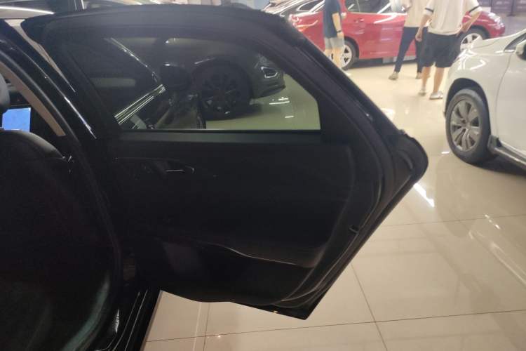 Used Ford Taurus 2019 EcoBoost 245 Premium Edition Right Rear Door Interior