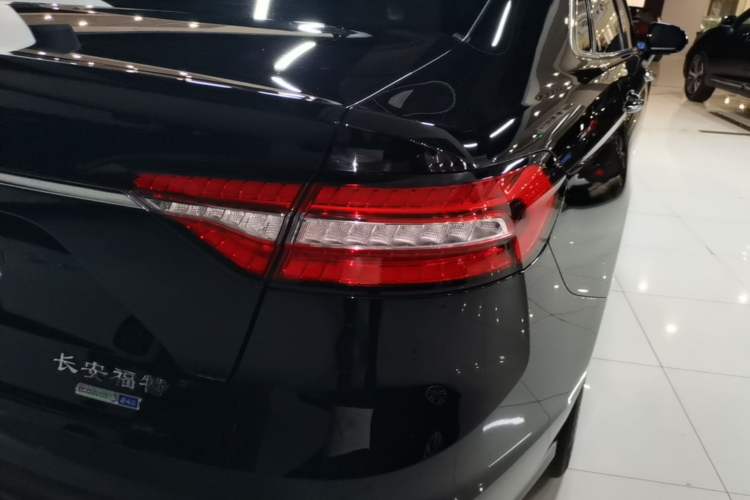Used Ford Taurus 2019 EcoBoost 245 Premium Edition Right Rear Taillight