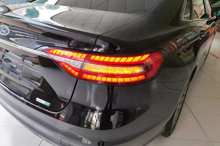 Used Ford Taurus 2019 EcoBoost 245 Premium Edition Right Rear Taillight