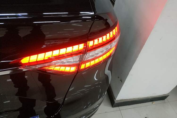 Used Ford Taurus 2019 EcoBoost 245 Premium Edition Right Rear Taillight