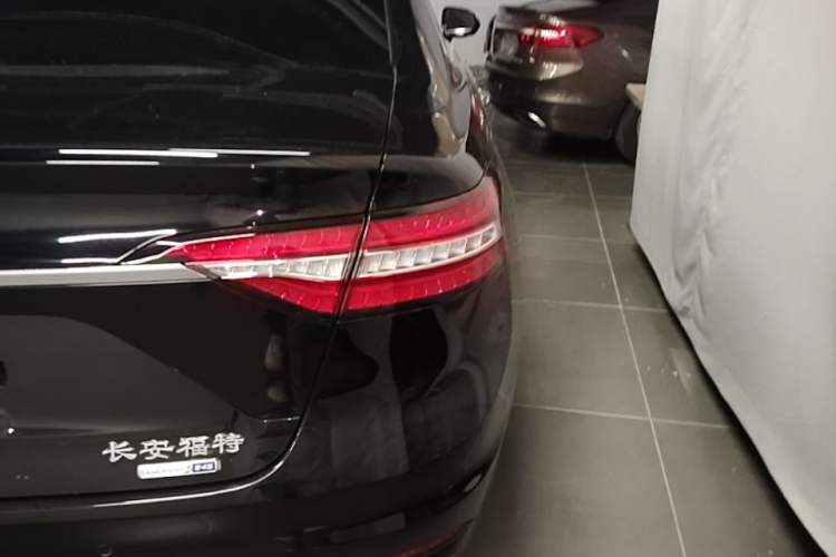 Used Ford Taurus 2019 EcoBoost 245 Premium Edition Right Rear Taillight