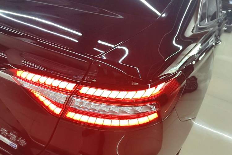 Used Ford Taurus 2019 EcoBoost 245 Premium Edition Right Rear Taillight
