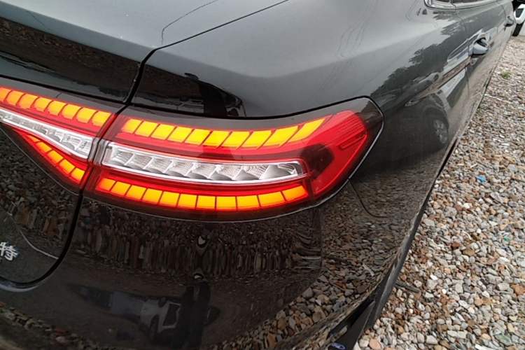 Used Ford Taurus 2019 EcoBoost 245 Comfort Edition Right Rear Taillight