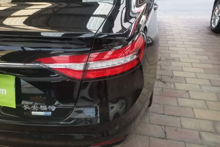 Used Ford Taurus 2019 EcoBoost 245 Premium Edition Right Rear Taillight