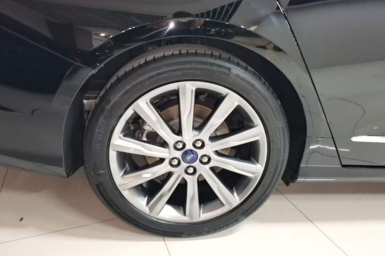 Used Ford Taurus 2019 EcoBoost 245 Premium Edition Right Rear Wheel Hub