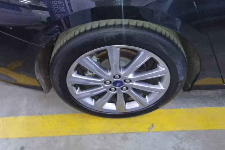 Used Ford Taurus 2019 EcoBoost 245 Premium Edition Right Rear Wheel Hub