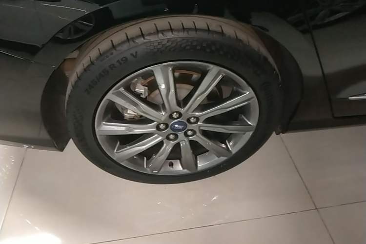 Used Ford Taurus 2019 EcoBoost 245 Premium Edition Right Rear Wheel Hub