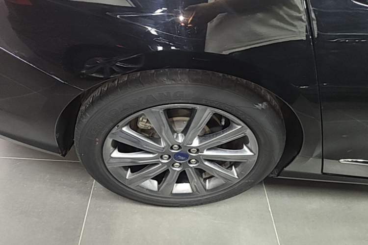 Used Ford Taurus 2019 EcoBoost 245 Premium Edition Right Rear Wheel Hub