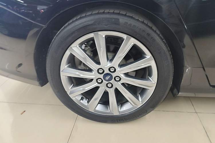 Used Ford Taurus 2019 EcoBoost 245 Premium Edition Right Rear Wheel Hub