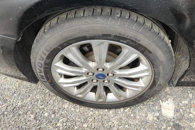 Used Ford Taurus 2019 EcoBoost 245 Comfort Edition Right Rear Wheel Hub