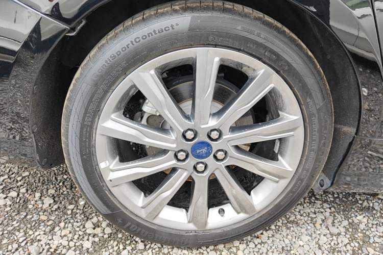 Used Ford Taurus 2019 EcoBoost 245 Premium Edition Right Rear Wheel Hub
