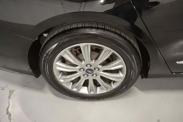 Used Ford Taurus 2019 EcoBoost 245 Comfort Edition Right Rear Wheel Hub