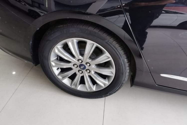 Used Ford Taurus 2019 EcoBoost 245 Comfort Edition Right Rear Wheel Hub