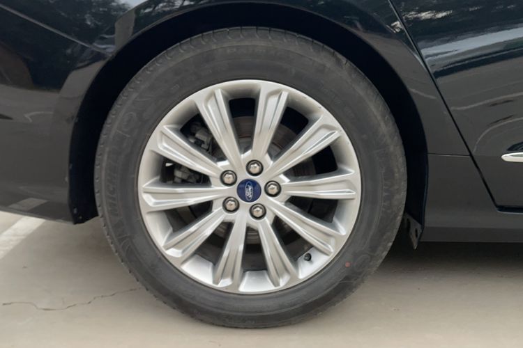 Used Ford Taurus 2019 EcoBoost 245 Comfort Edition Right Rear Wheel Hub