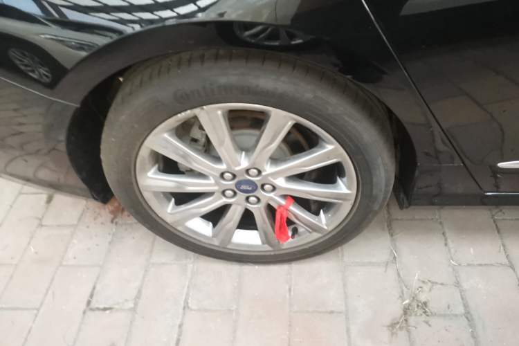 Used Ford Taurus 2019 EcoBoost 245 Premium Edition Right Rear Wheel Hub