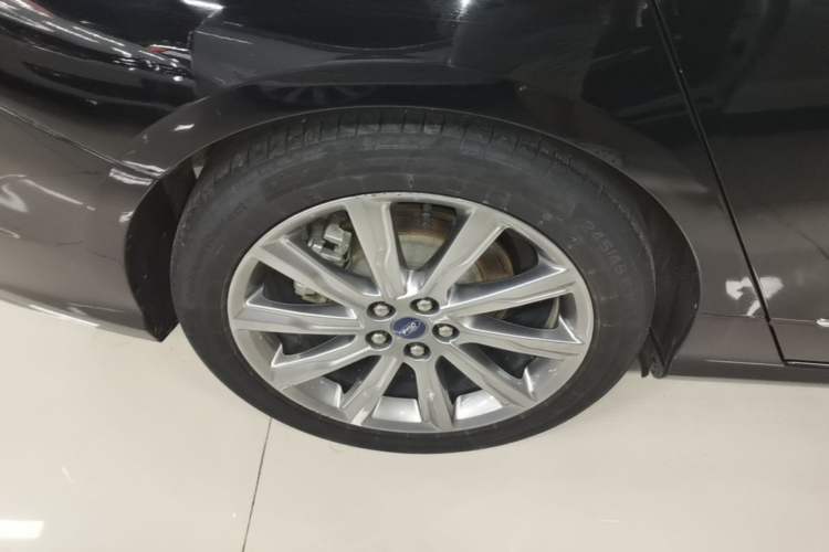 Used Ford Taurus 2019 EcoBoost 245 Premium Edition Right Rear Wheel Hub