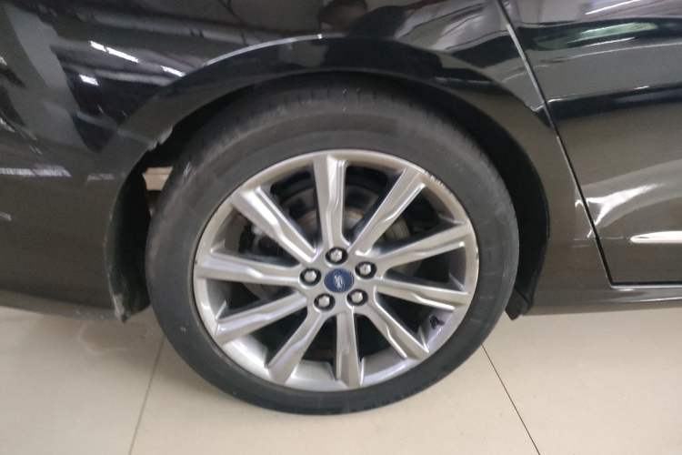 Used Ford Taurus 2019 EcoBoost 245 Premium Edition Right Rear Wheel Hub