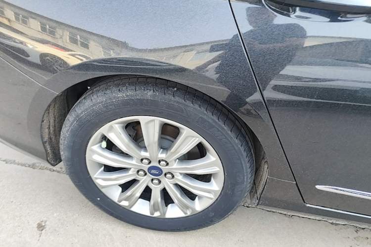 Used Ford Taurus 2019 EcoBoost 245 Comfort Edition Right Rear Wheel Hub