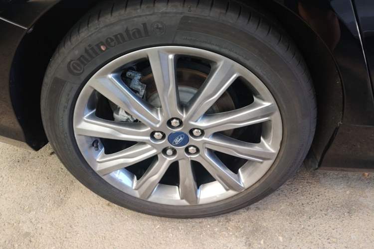 Used Ford Taurus 2019 EcoBoost 245 Premium Edition Right Rear Wheel Hub