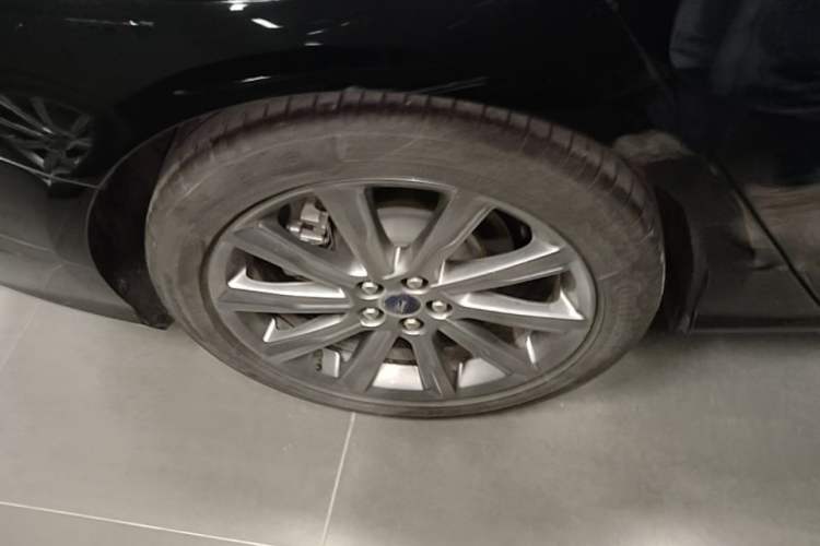 Used Ford Taurus 2019 EcoBoost 245 Premium Edition Right Rear Wheel Hub