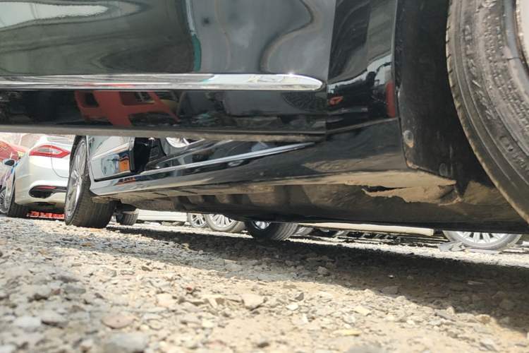 Used Ford Taurus 2019 EcoBoost 245 Premium Edition Right Side Sill