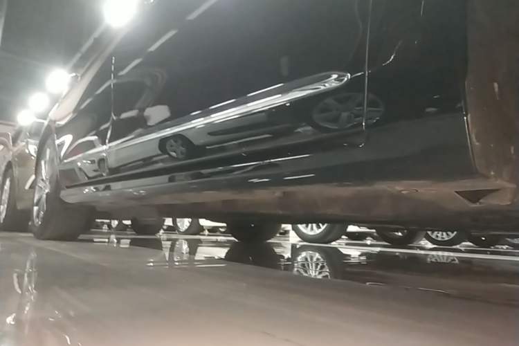 Used Ford Taurus 2019 EcoBoost 245 Premium Edition Right Side Sill