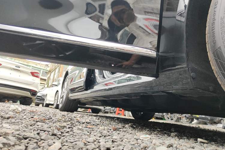 Used Ford Taurus 2019 EcoBoost 245 Premium Edition Right Side Sill