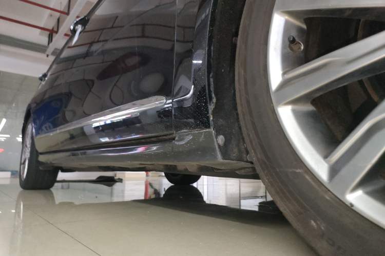 Used Ford Taurus 2019 EcoBoost 245 Premium Edition Right Side Sill