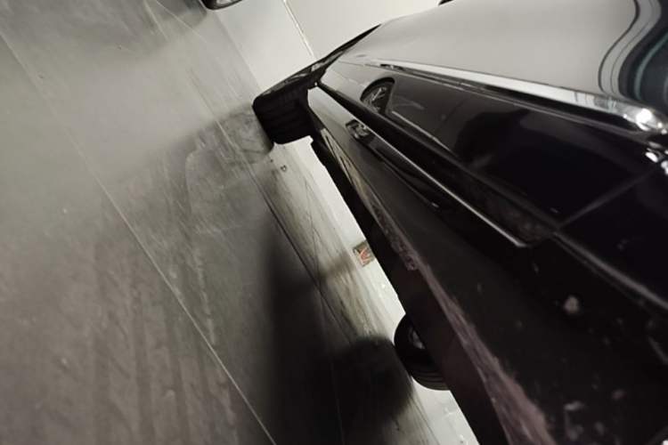 Used Ford Taurus 2019 EcoBoost 245 Premium Edition Right Side Sill