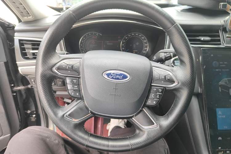 Used Ford Taurus 2019 EcoBoost 245 Premium Edition Steering Wheel