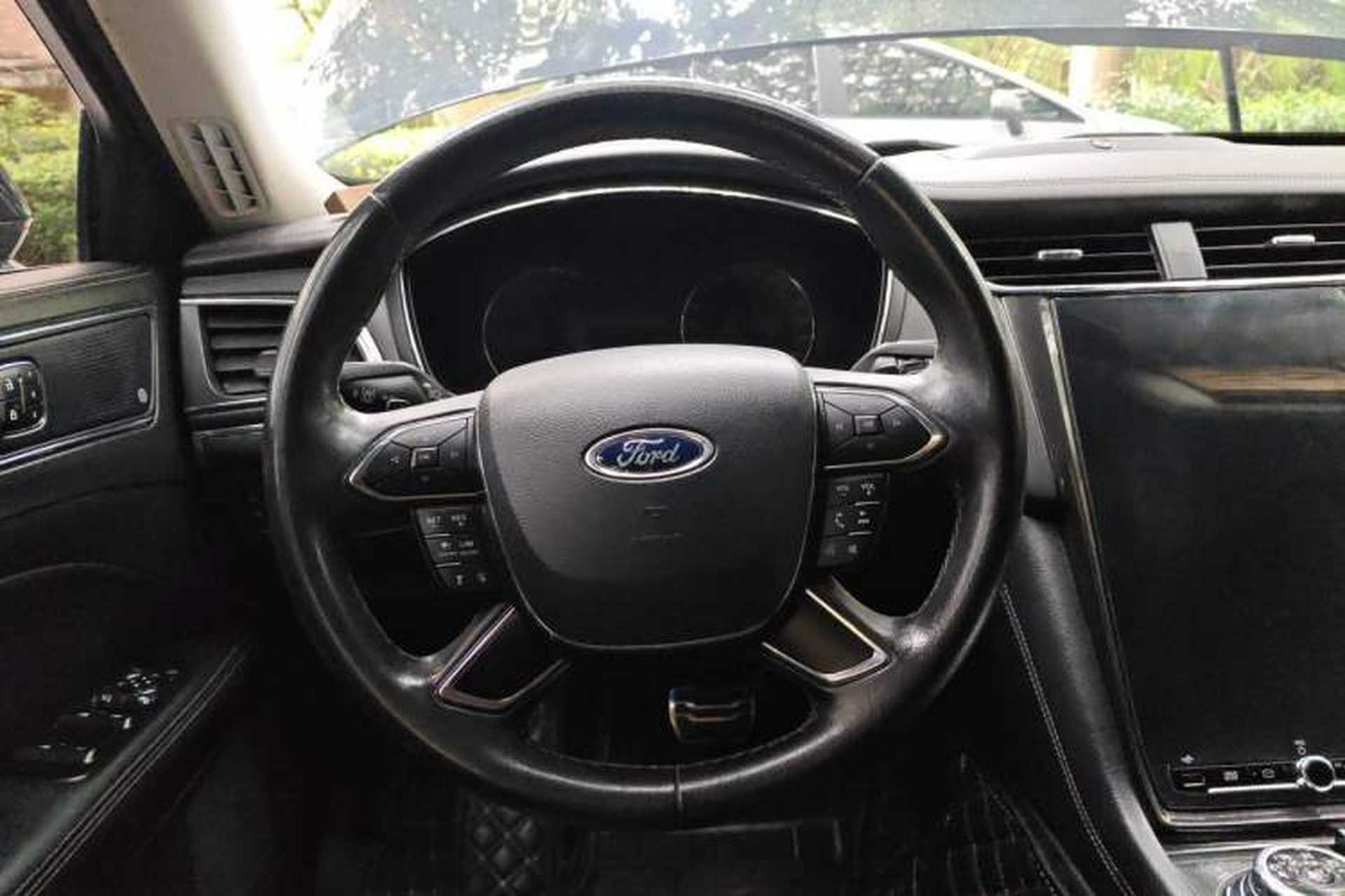 Used Ford Taurus 2019 EcoBoost 245 Premium Edition Steering Wheel