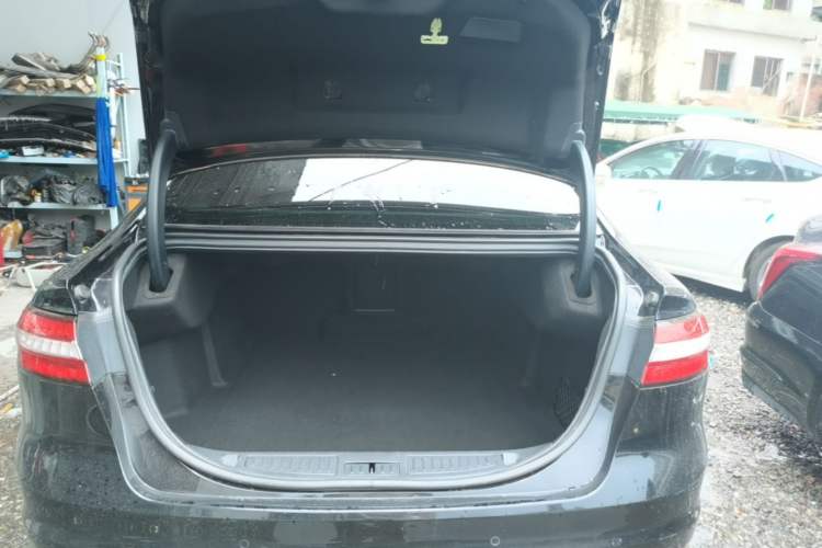 Used Ford Taurus 2019 EcoBoost 245 Premium Edition Trunk