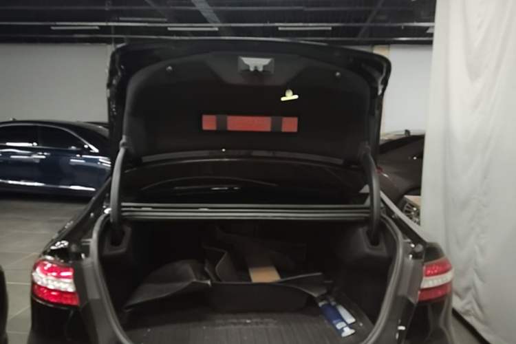 Used Ford Taurus 2019 EcoBoost 245 Premium Edition Trunk