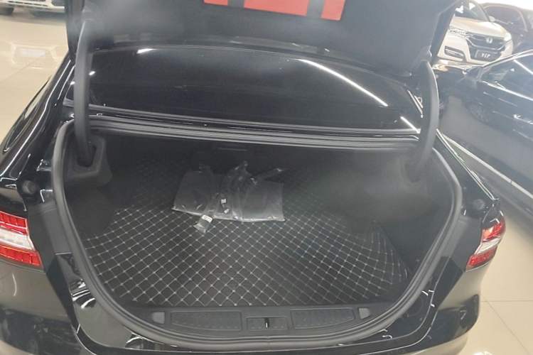 Used Ford Taurus 2019 EcoBoost 245 Premium Edition Trunk