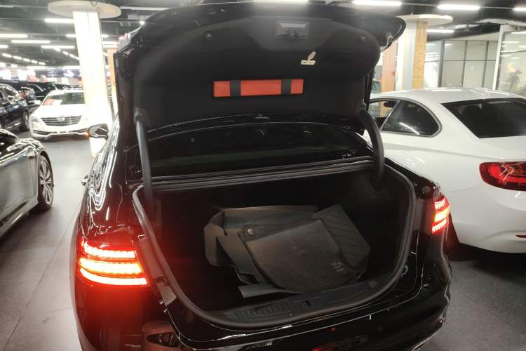 Used Ford Taurus 2019 EcoBoost 245 Premium Edition Trunk