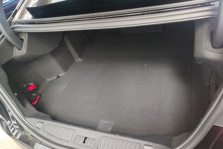 Used Ford Taurus 2019 EcoBoost 245 Premium Edition Trunk