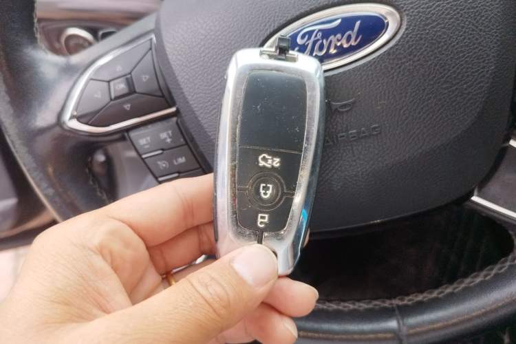 Used Ford Taurus 2019 EcoBoost 245 Comfort Edition Vehicle Key