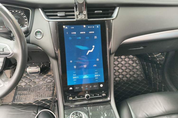 Used Ford Taurus 2019 EcoBoost 245 Vignale Deluxe Edition Audio And AC Panel