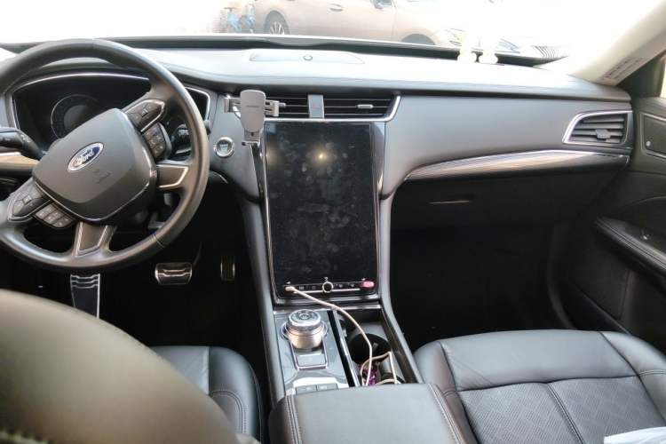 Used Ford Taurus 2019 EcoBoost 245 Premium Edition Center Console