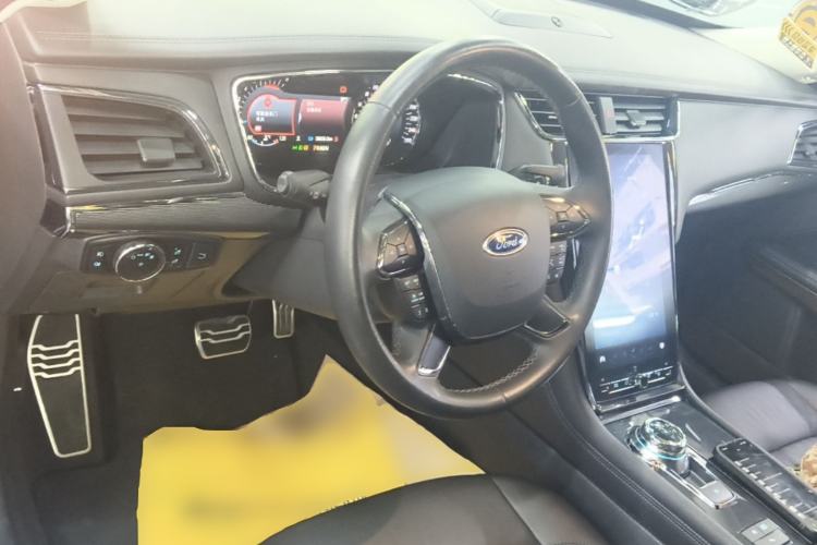 Used Ford Taurus 2019 EcoBoost 245 Premium Edition Center Console