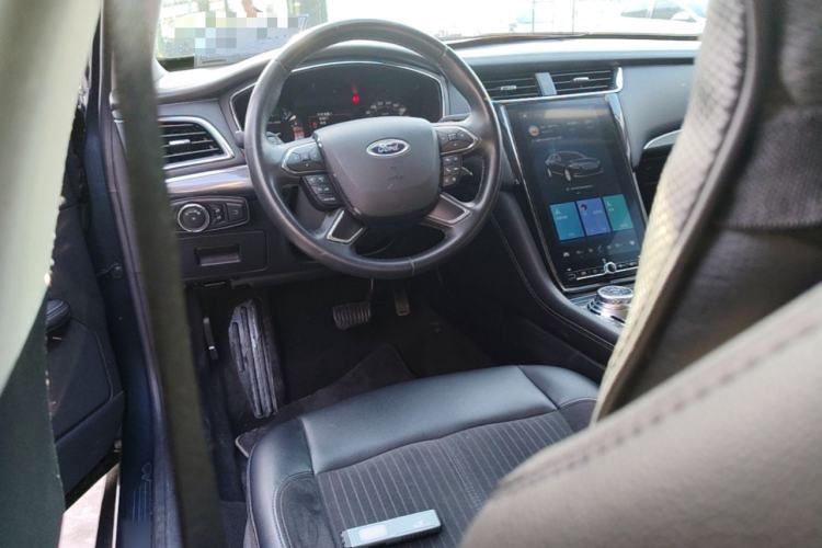 Used Ford Taurus 2019 EcoBoost 245 Comfort Edition Center Console