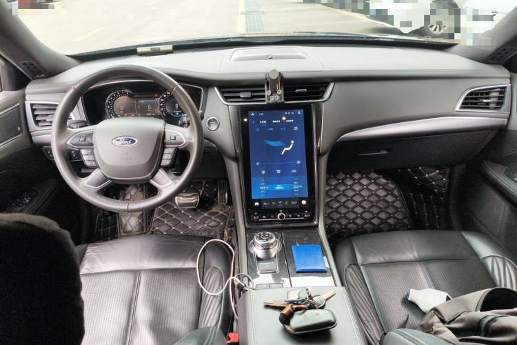 Used Ford Taurus 2019 EcoBoost 245 Vignale Deluxe Edition Center Console