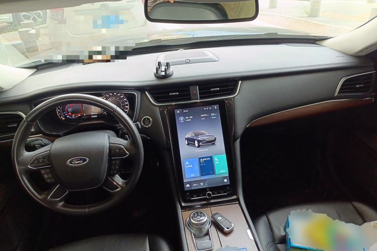 Used Ford Taurus 2019 EcoBoost 245 Premium Edition Center Console